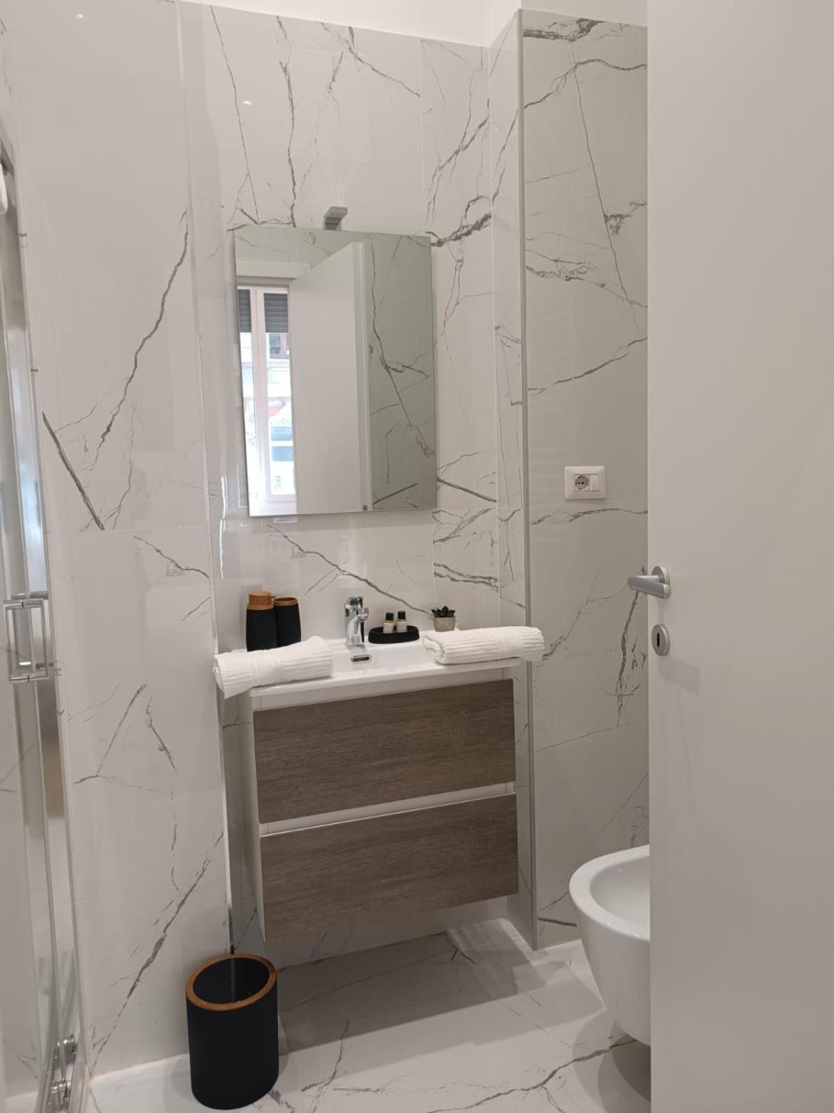 Be-C0 Centrale New Double Suite Милано Екстериор снимка